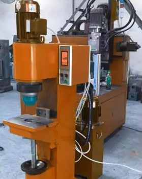 鉚接機(jī)廠家有哪些規(guī)格型號？